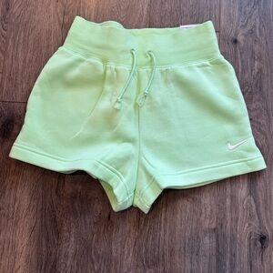 BRAND NEW Nike Women’s Size XS Loose Fit High Rise Shorts